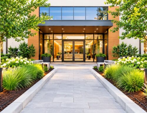 10 Curb Appeal Landscaping Pictures for Commercial Sites